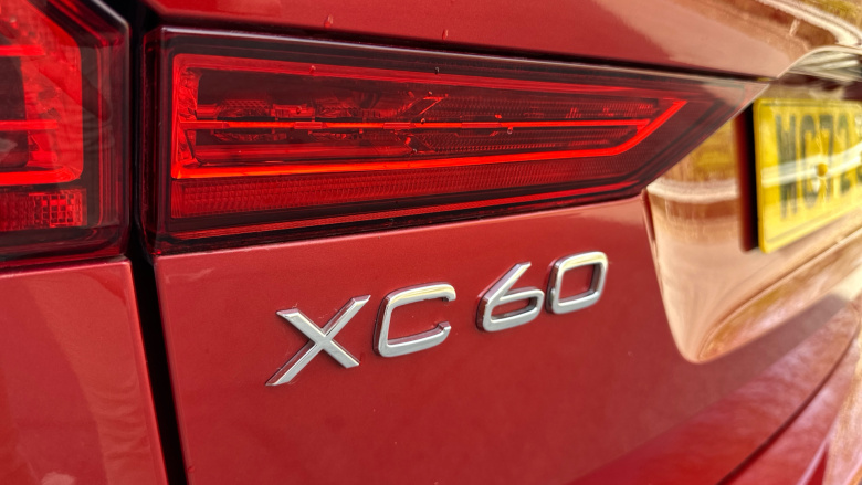 Volvo XC60 2.0 B5P Plus Dark 5dr AWD Geartronic Petrol Estate